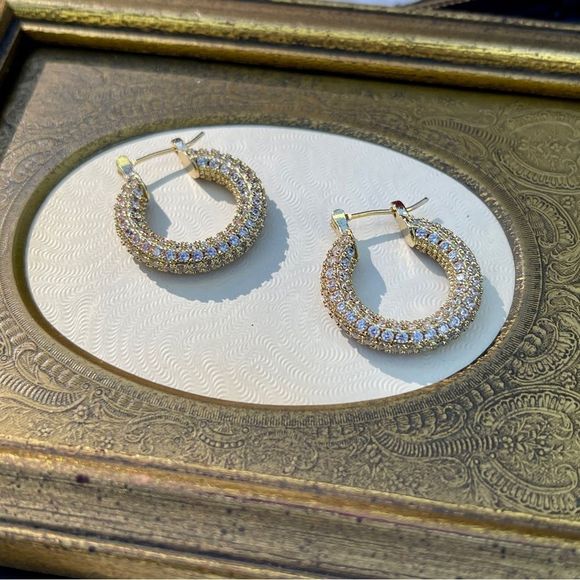 18K GOLD TONE MICRO PAVÉ CZ ENCRUSTED 1” HOOP LOOP EARRINGS ANTHROPOLOGIE NEW - Picture 9 of 15